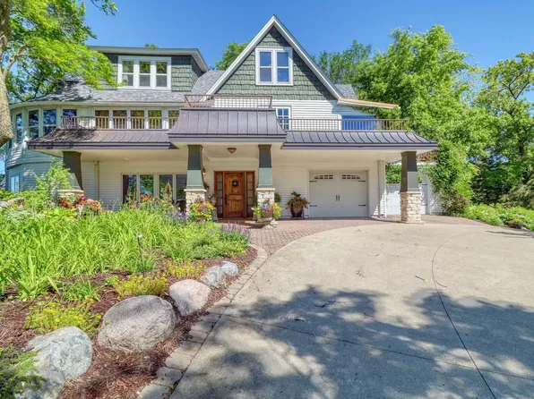 1812 E Shore Dr, Detroit Lakes, MN 56501