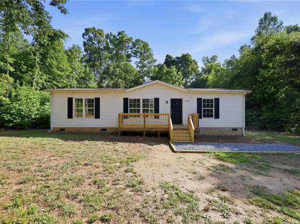 7623 Salem Chapel Rd, Walnut Cove, NC 27052