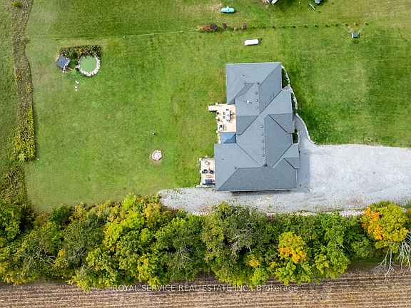 4th image of 381 Sharpe Line