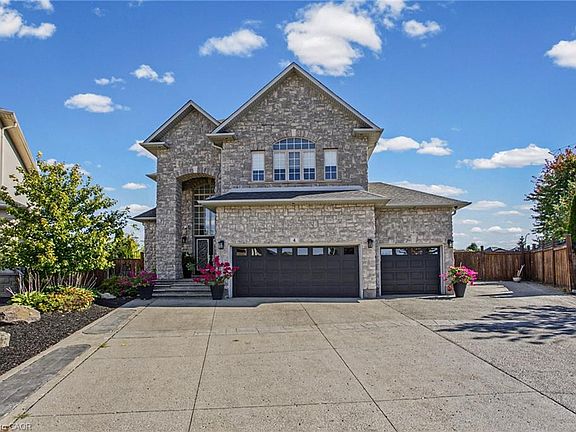 2nd image of 4 Playfair Ct