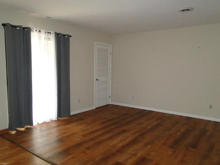 29842 Utica Rd — Photo 12