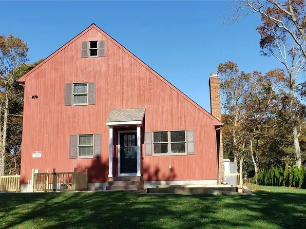 5 Hubbard Road, Hampton Bays, NY 11946