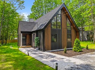 2154 Valleyview Dr, Bushkill, PA 18324