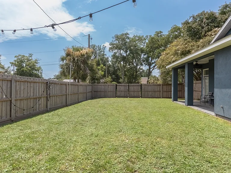 1301 E Cross St — Photo 22