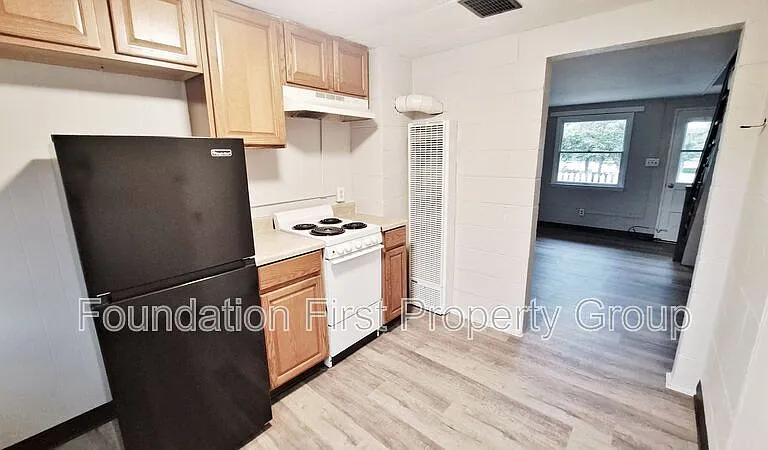 240 W High St #10 — Photo 3