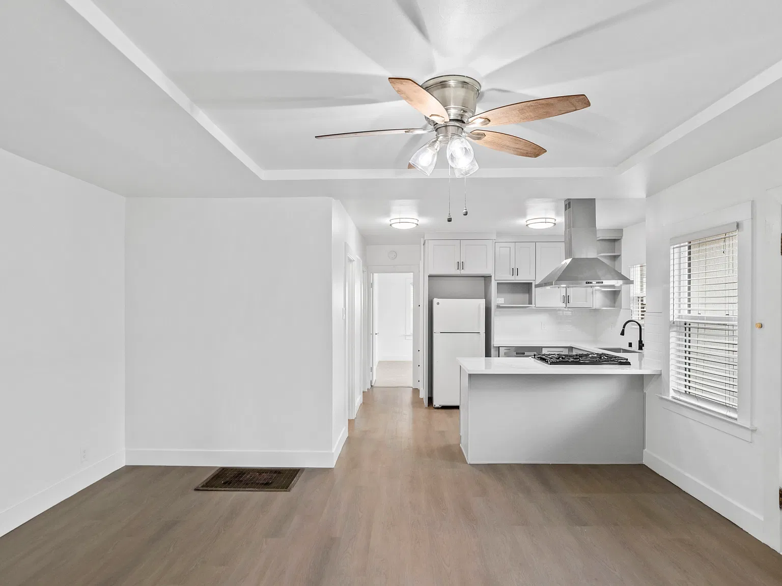 2 bed, 866 sqft, $3,195 — Photo 4