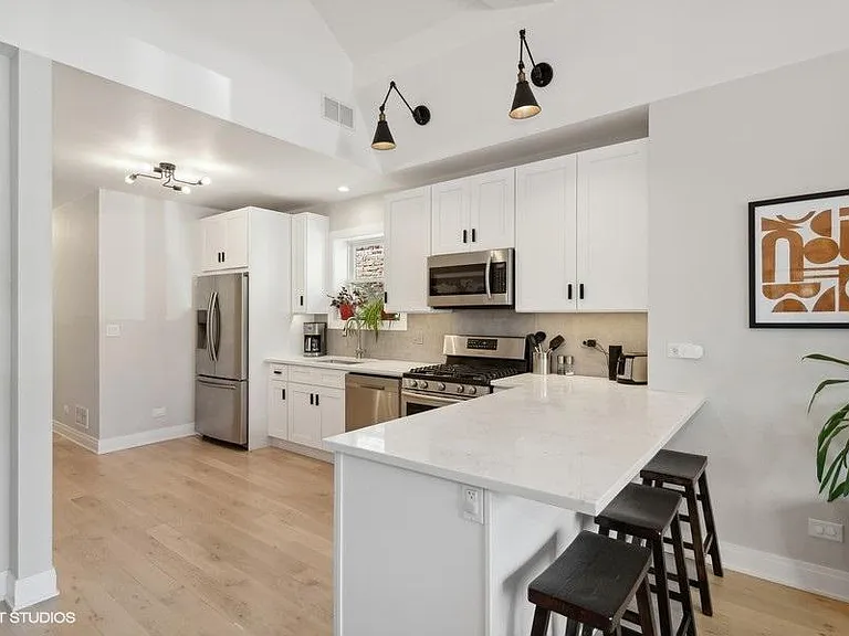 3232 N Troy St — Photo 5