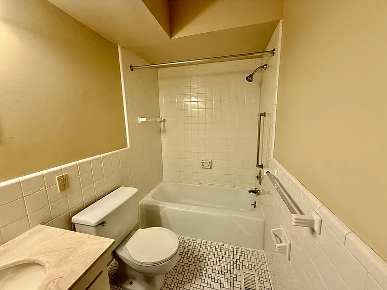 Indian Village Apartments — Photo 44