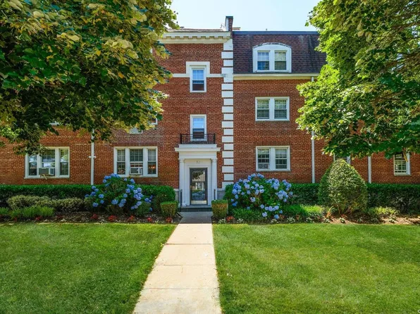 32 Hamilton Place #2G, Garden City, NY 11530