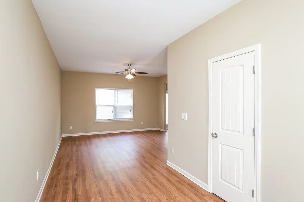 Building Photo - 124 Hillcrest Cir