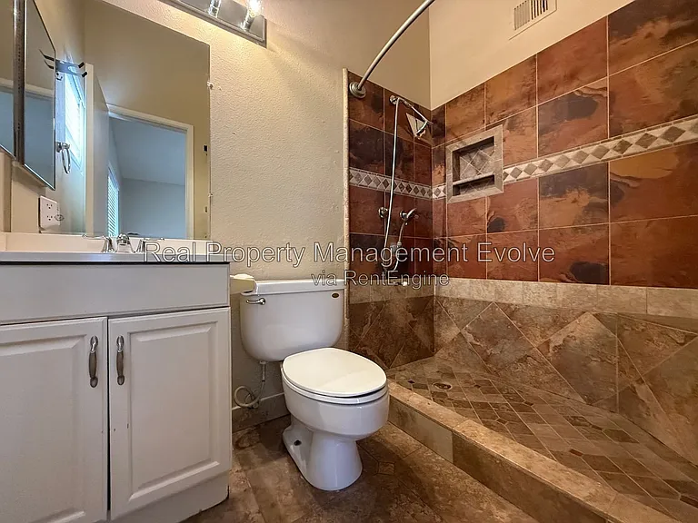 513 E Wickieup Ln — Photo 16