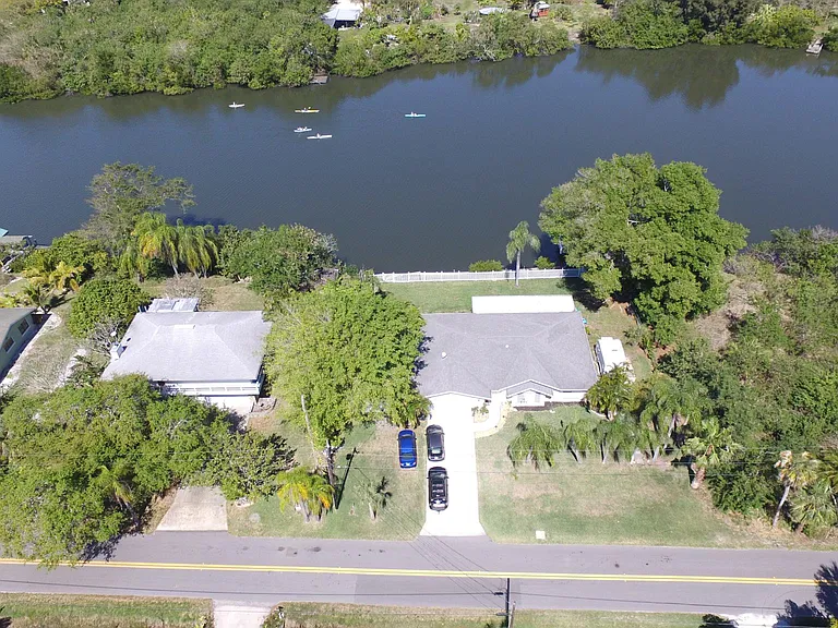902 Bayshore Dr — Photo 1