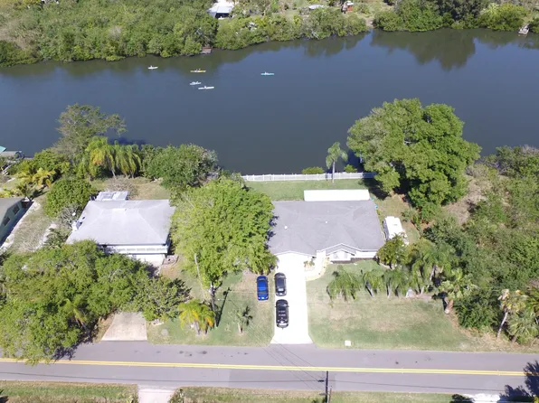 902 Bayshore Dr, Terra Ceia, FL 34250