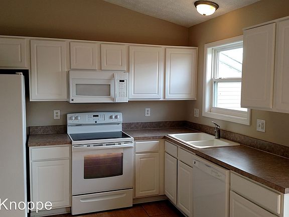 5th image of 526 Dover Pond Dr