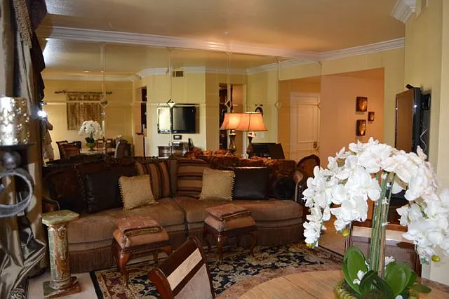 Meridian Unique 1 Bd / 1 Ba Furnished Luxury Condo.Utilities and Internet Included in Price — Photo 3