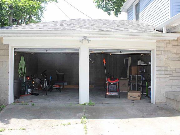 2nd image of 821 E 54th St
