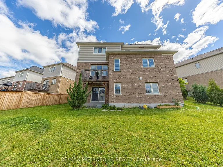 36 Michaelis St — Photo 49