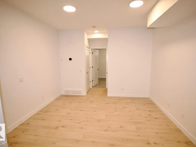 3864 Chrustawka Pl SW — Photo 4