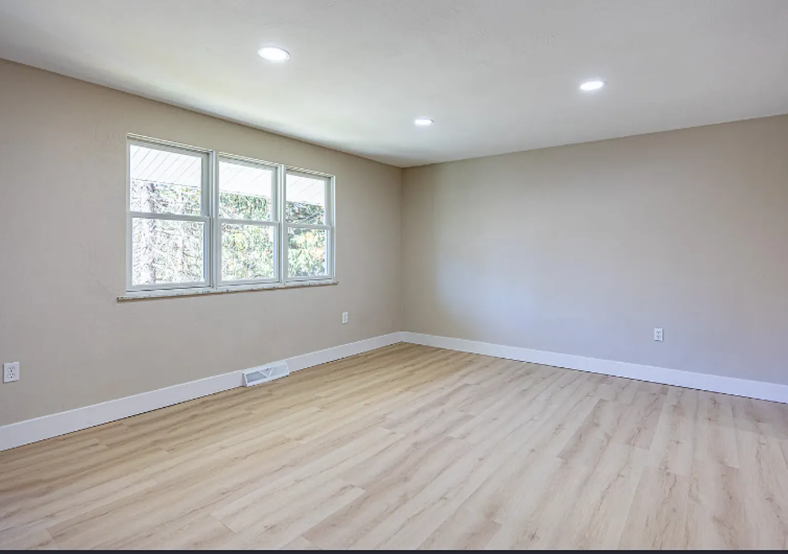 Updated 3 bedroom/2 bathroom home in Penn Hills! — Photo 3