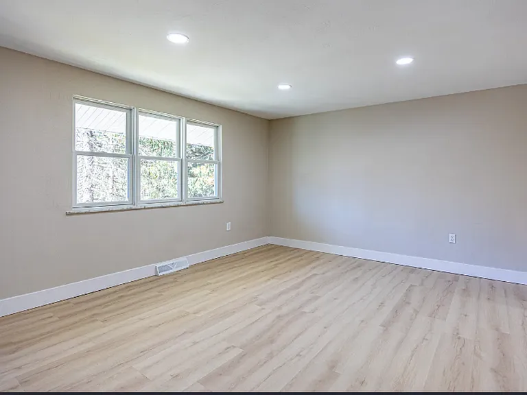 476 Fielding Dr — Photo 3