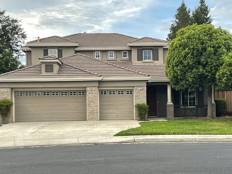 702 Quail Run Cir — Photo 1