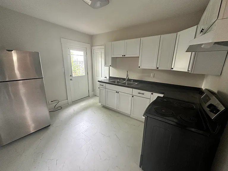 450 Williams Ave — Photo 2