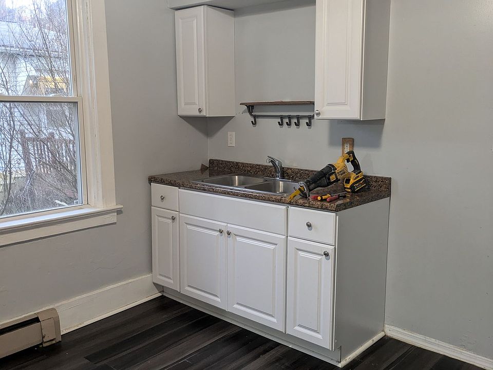 2nd image of 946 Beaver Rd APT 2