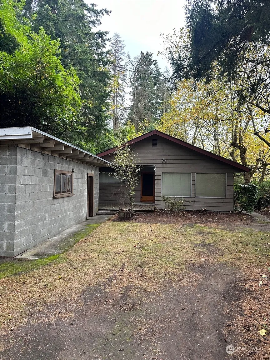 4221 Chrisella Road E photo 1