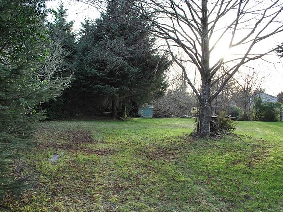 2nd image of 739 Albion Ave SE