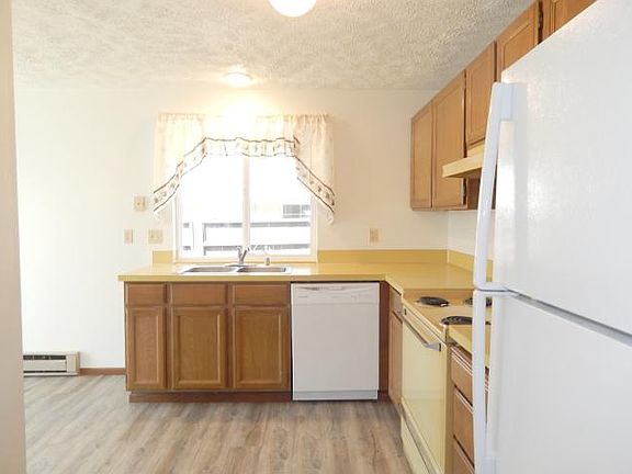 5th image of 3152 E 32nd Ave