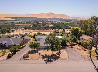 1266 Hillcrest Dr, Lindsay, CA 93247