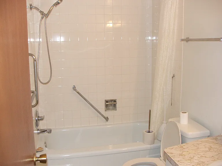 1941 Mayor Magrath Dr S — Photo 16