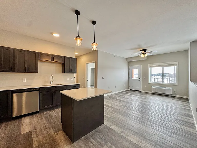 Latitude 45 — Photo 13