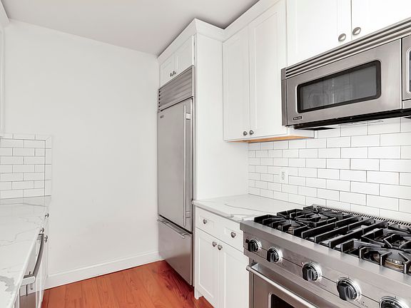 3rd image of 88 Greenwich St APT 1402