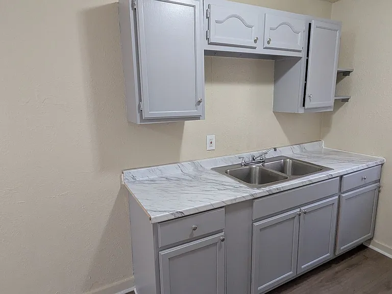793 Boulevard St — Photo 10