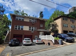 3 Hooks Ln, Edgewater, NJ 07020