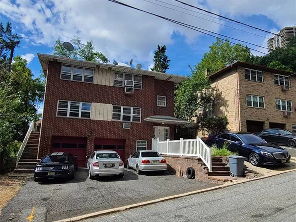 3 Hooks Lane, Edgewater, NJ 07020