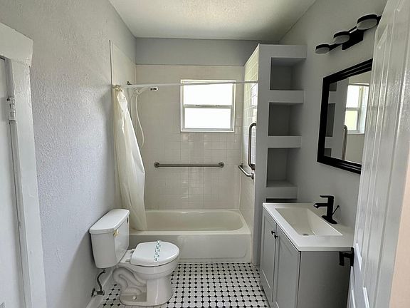 5th image of 1021 E Cayuga St #1