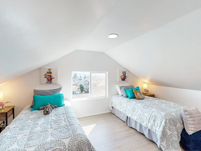 713 N Broadway St — Photo 31
