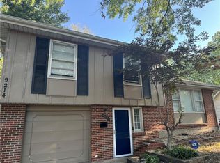 9214 Fairwood Ct, Kansas City, MO 64138