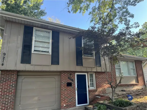 9214 Fairwood Ct, Kansas City, MO 64138