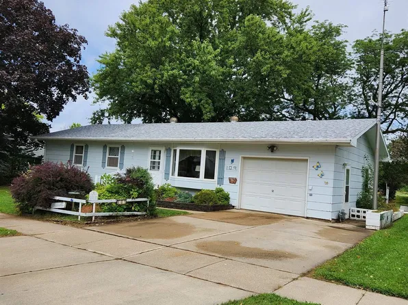 109 Park Ave, Charles City, IA 50616