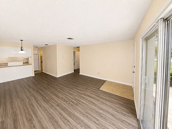 4th image of 720 NE 30th Ave Unit H
