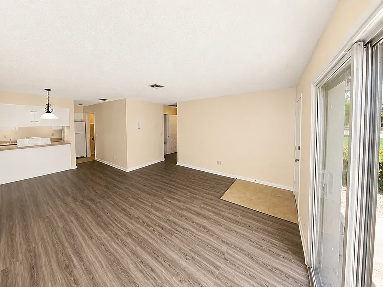 720 NE 30th Ave #H — Photo 4