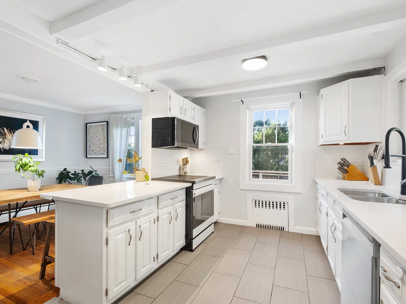 3 bed, 1665 sqft, $6,750 — Photo 3
