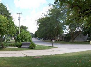 307 Lakeview Dr, Mason City, IA 50401