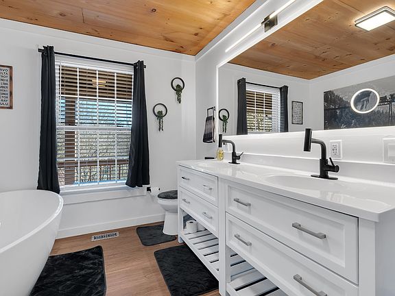 12th image of this home