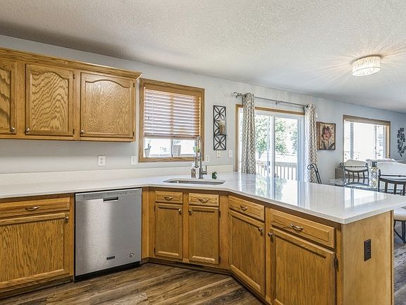 2nd image of 525 SE Parker Dr