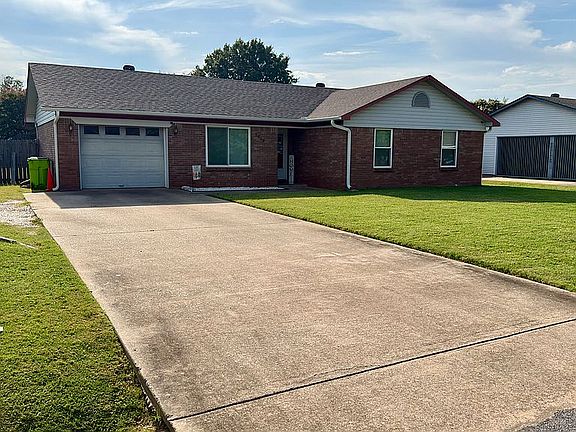 3rd image of 1209 Privett Park Dr