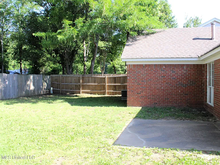 6849 Dogwood Mnr W — Photo 25